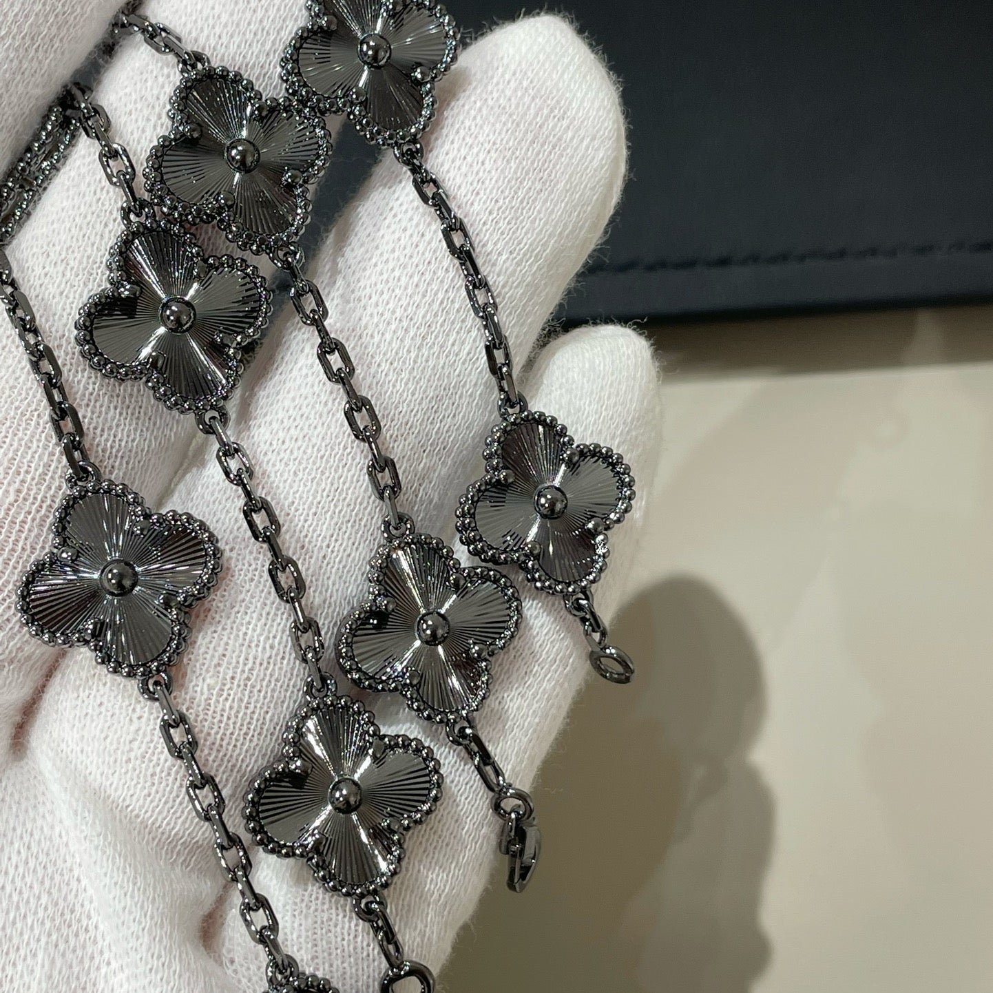 [Eternal Jewelry]CLOVER 5 MOTIF BLACK BRACELET