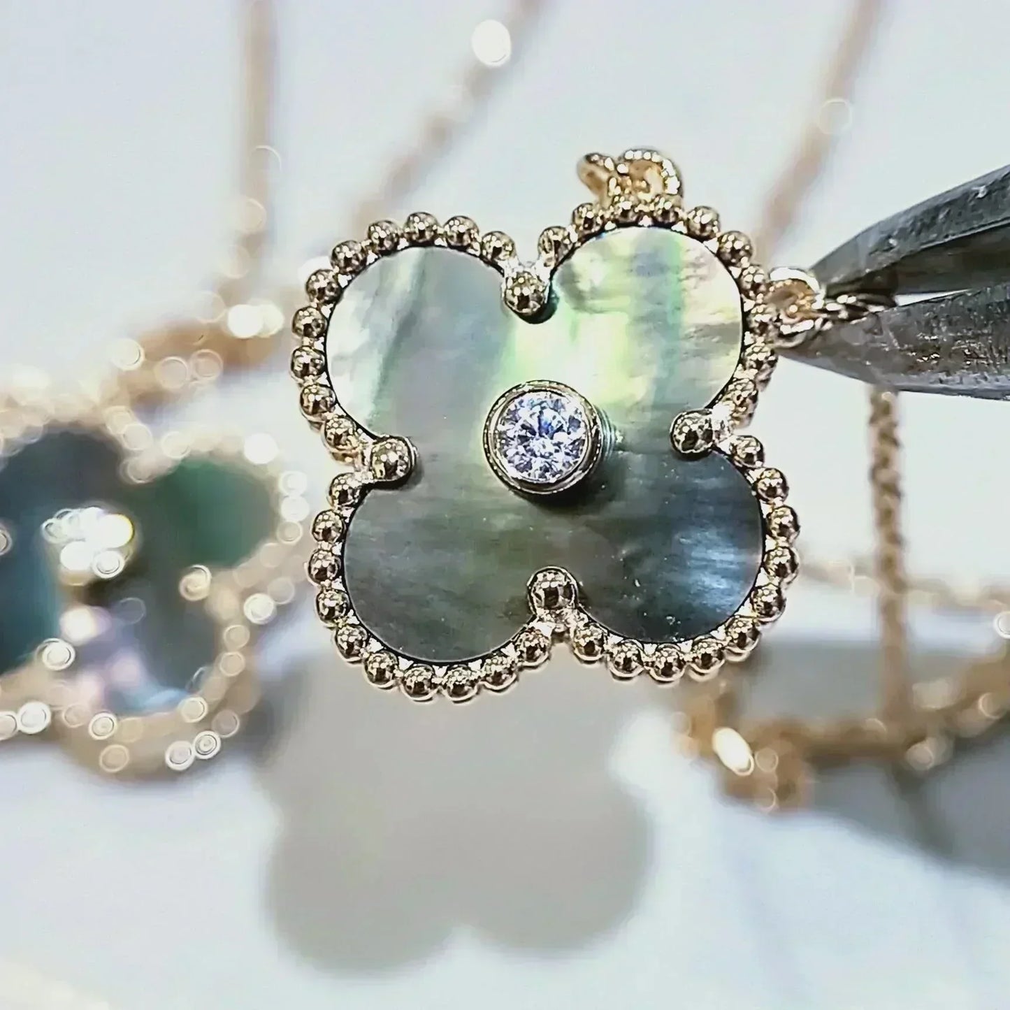 [Eternal Jewelry]CLOVER 15MM DIAMOND AND MOTHER-OF-GREY NECKLACE