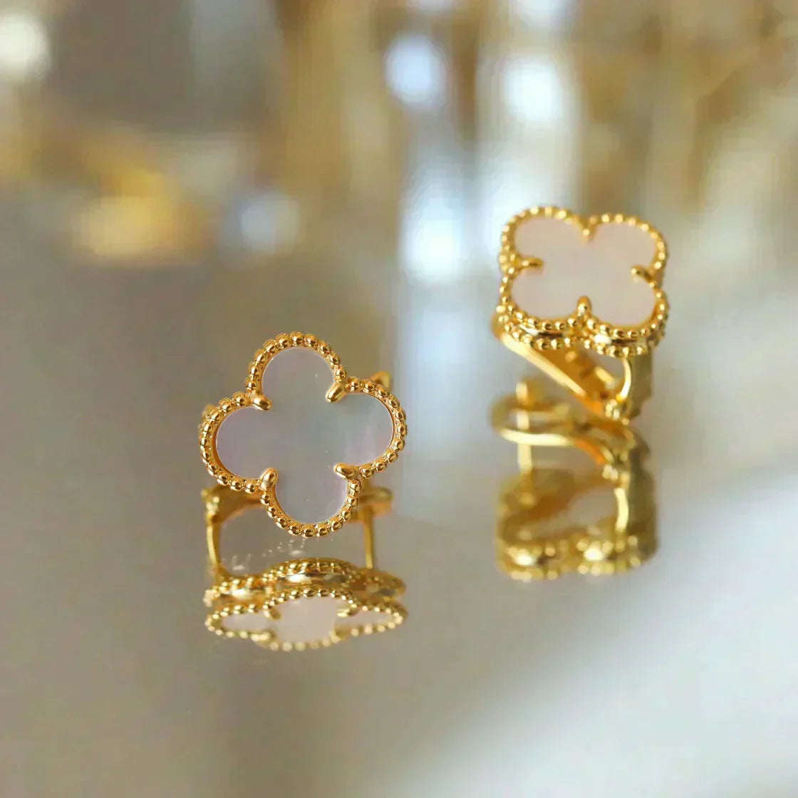 [Eternal Jewelry]CLOVER MEDIUM 1 MOTIFS  WHITE MOP STUD EARRINGS