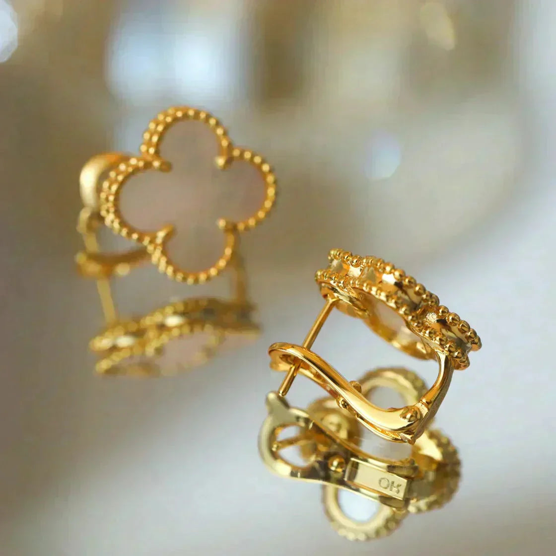 [Eternal Jewelry]CLOVER MEDIUM 1 MOTIFS  WHITE MOP STUD EARRINGS