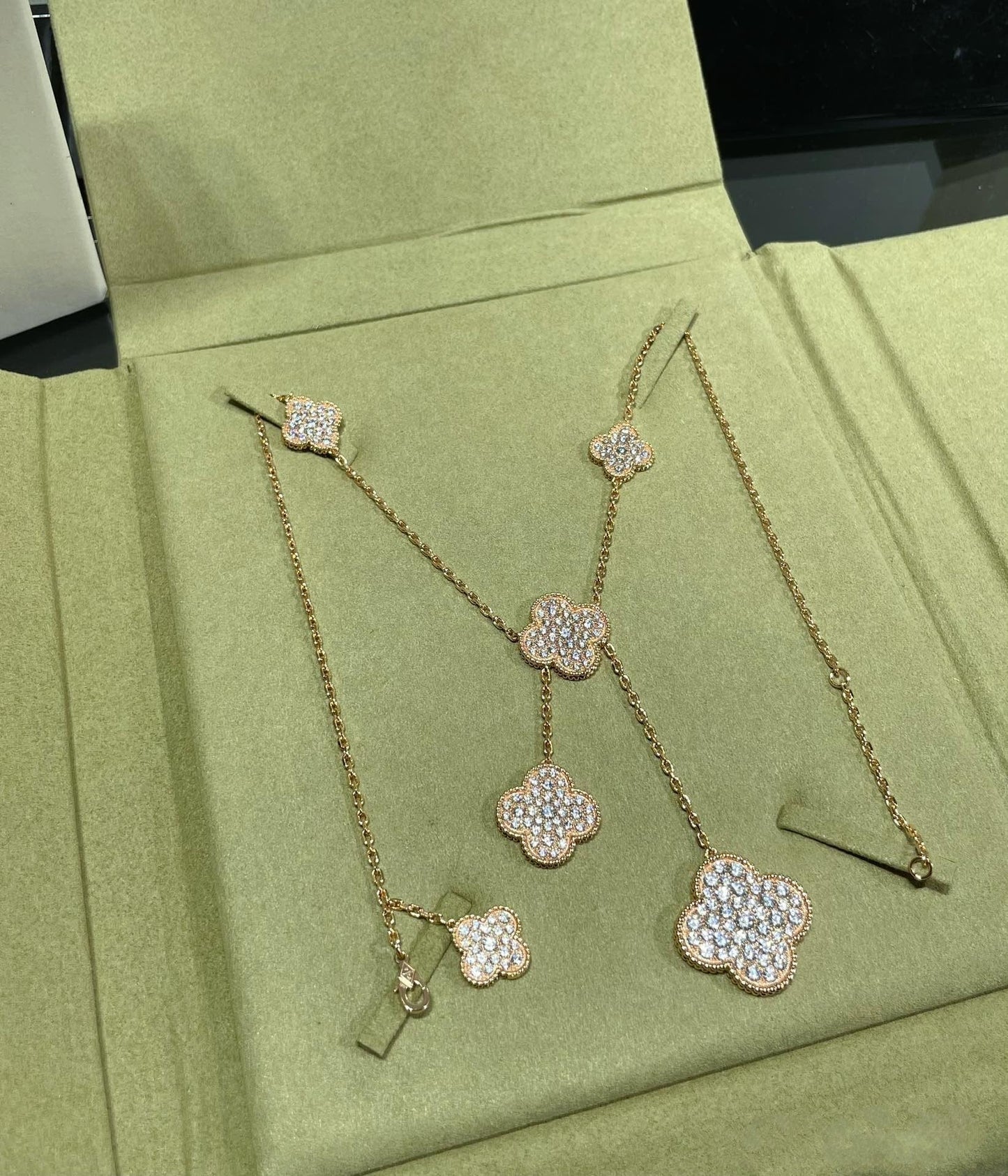[Eternal Jewelry]CLOVER 6 MOTIF DIAMOND PAVED NECKLACE