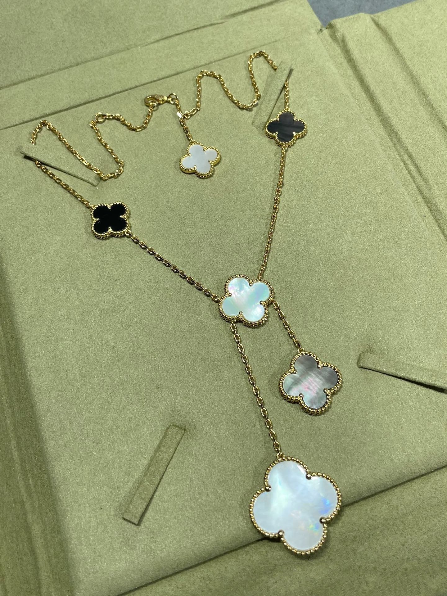 [Eternal Jewelry]CLOVER 6 MOTIF MOP ONYX GOLD NECKLACE
