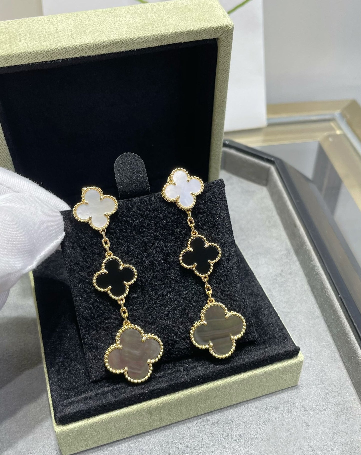 [Eternal Jewelry]CLOVER 3 MOTIF MOP ONYX DARK MOP PINK GOLD EARRINGS