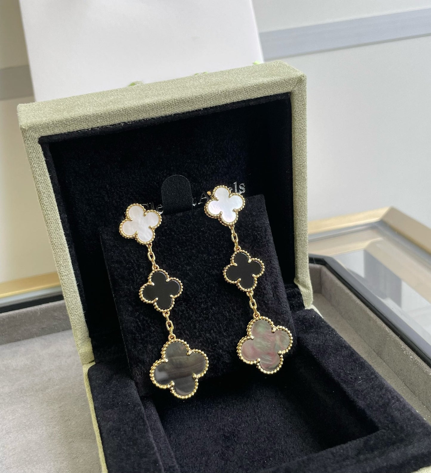[Eternal Jewelry]CLOVER 3 MOTIF MOP ONYX DARK MOP PINK GOLD EARRINGS