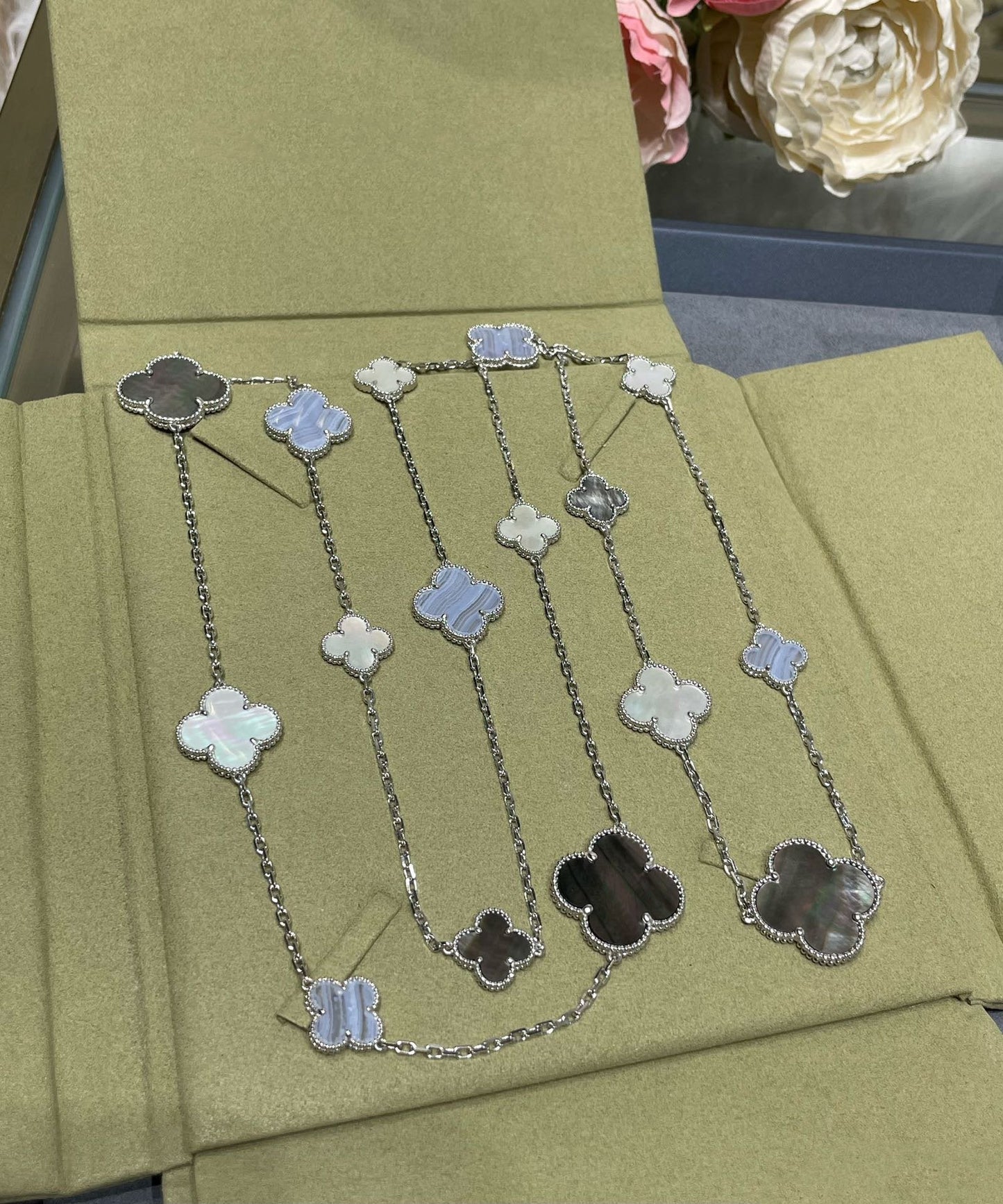 [Eternal Jewelry]CLOVER 16 MOTIF CHALCEDONY MOP SILVER NECKLACE