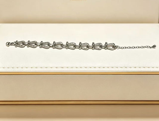 ¡®Eternal jewelryDiamond-studded Horseshoe Bracelet