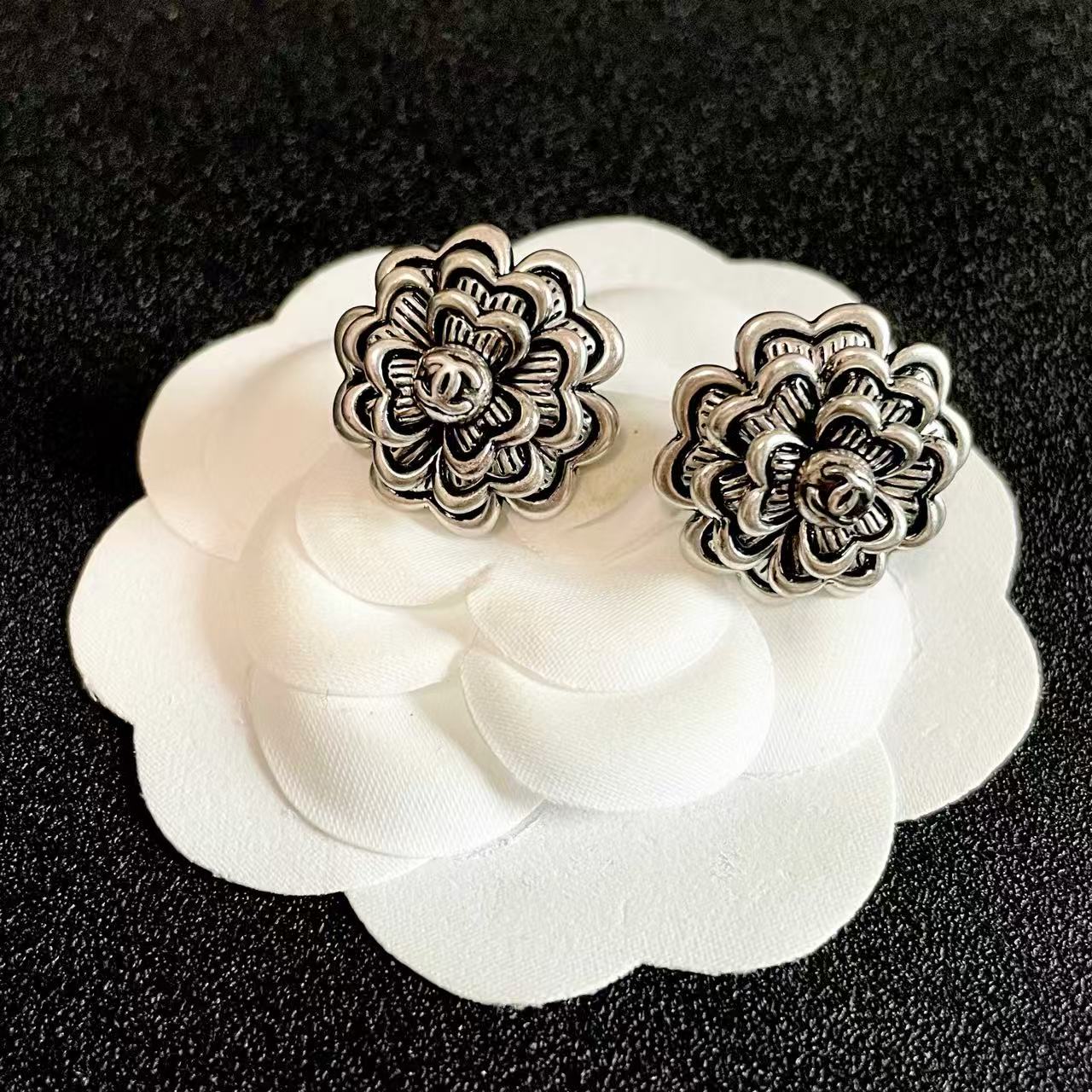 [Eternal jewelry]Vintage Camellia Earrings