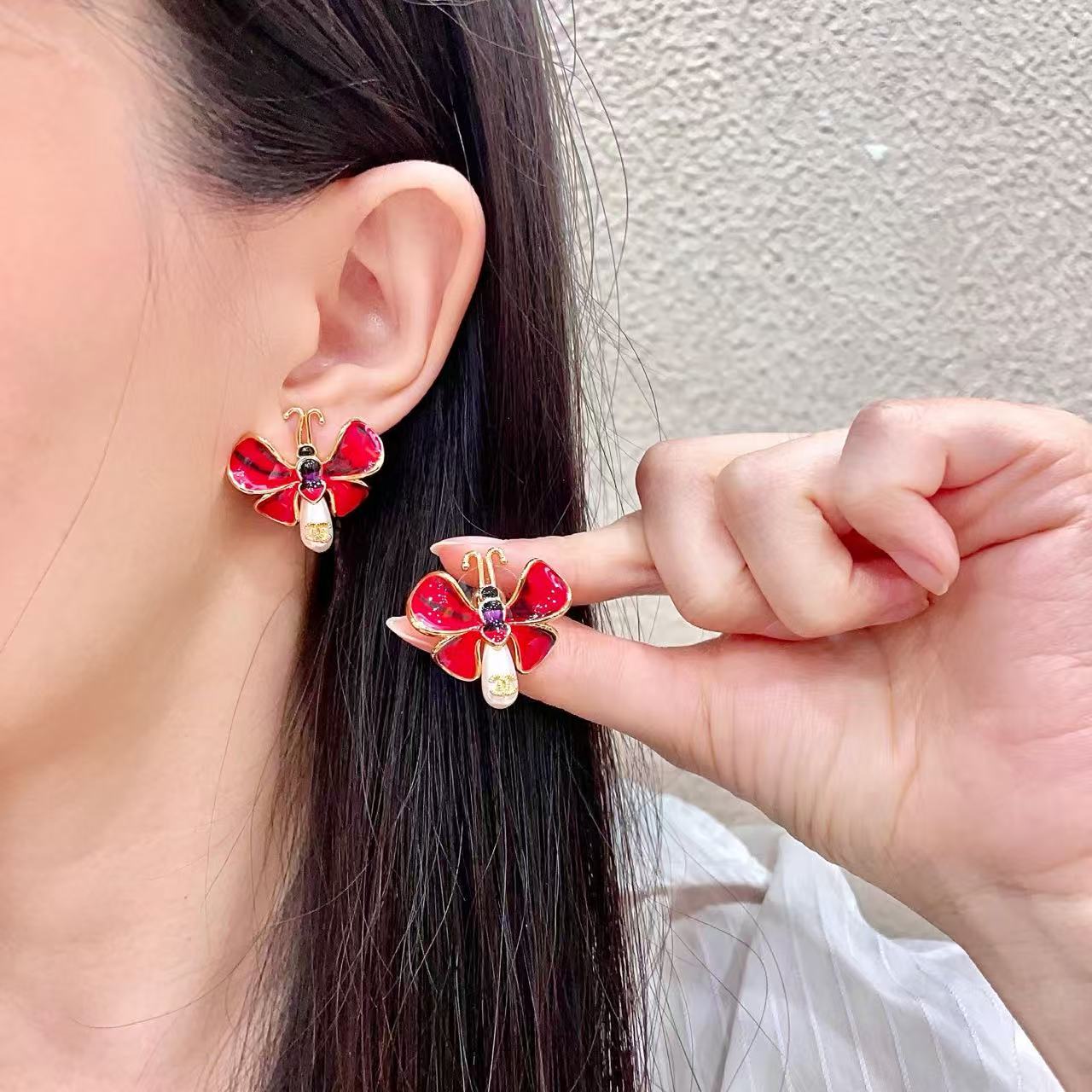[Eternal jewelry] Ladybug Enamel & Faux Pearl Clip-On Earrings