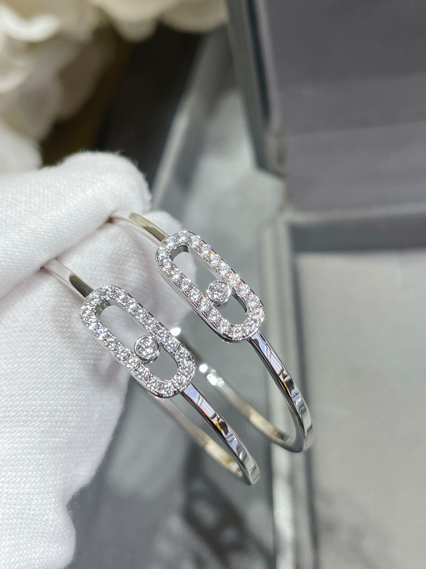 [Eternal Jewelry]Move Sliding‑Diamond Hoop Earrings