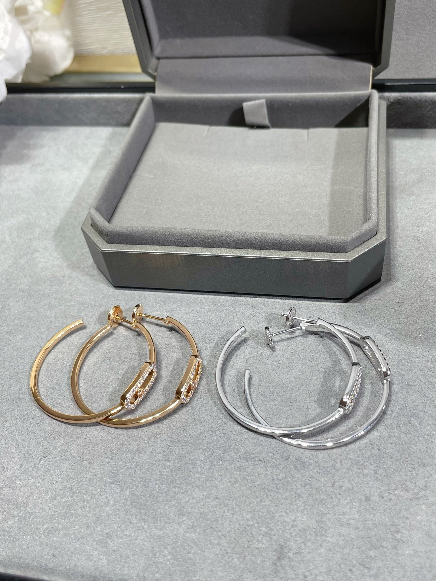 [Eternal Jewelry]Move Sliding‑Diamond Hoop Earrings