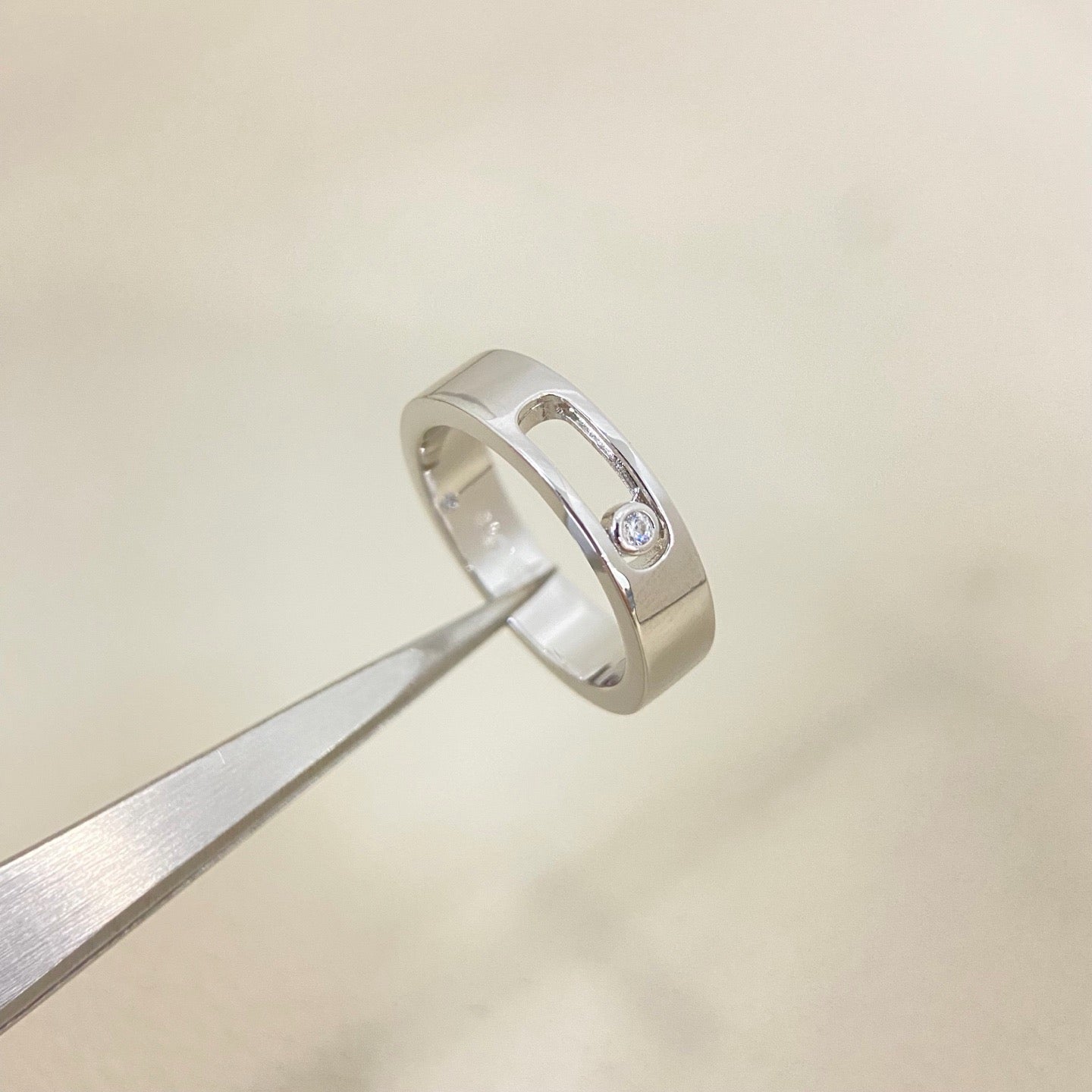 [Eternal Jewelry]Move Wide Band Single Moving Diamond Ring