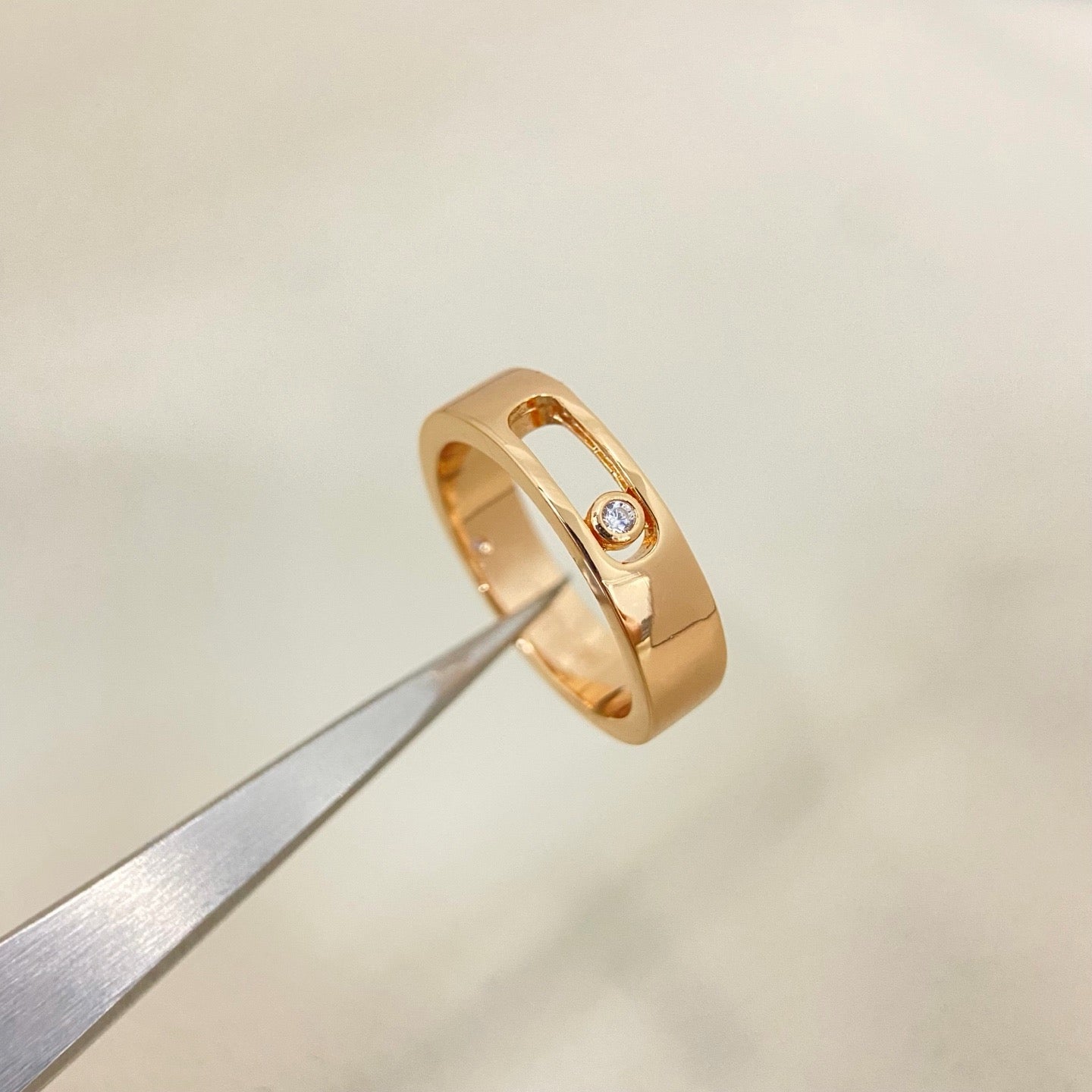 [Eternal Jewelry]Move Wide Band Single Moving Diamond Ring