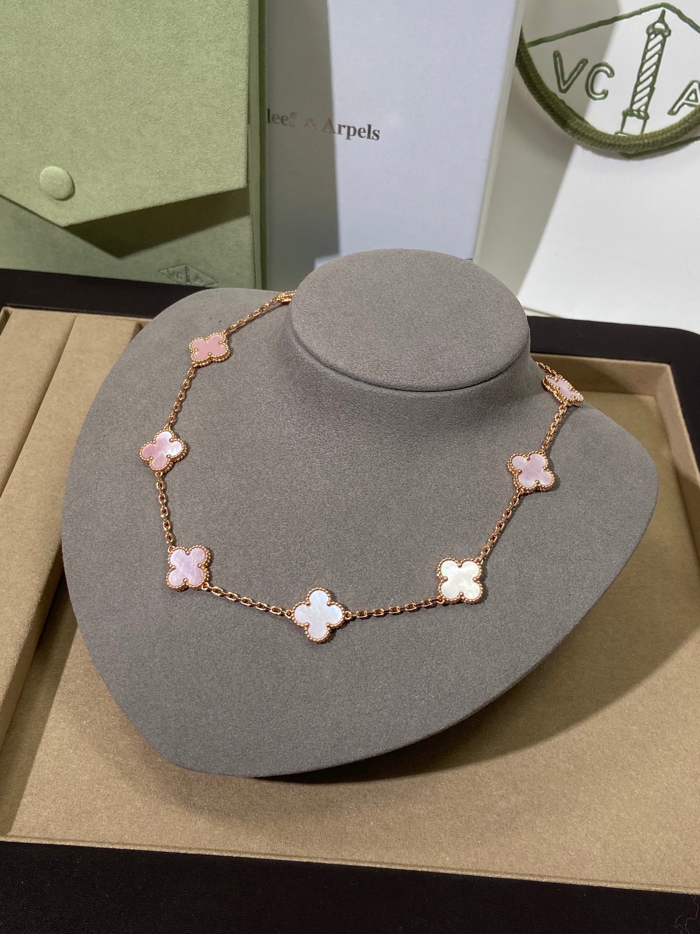 [Eternal Jewellery] Pink Necklace with Ten Clover Designs