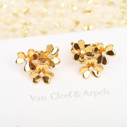 [Eternal Jewelry]Clover huggie earrings