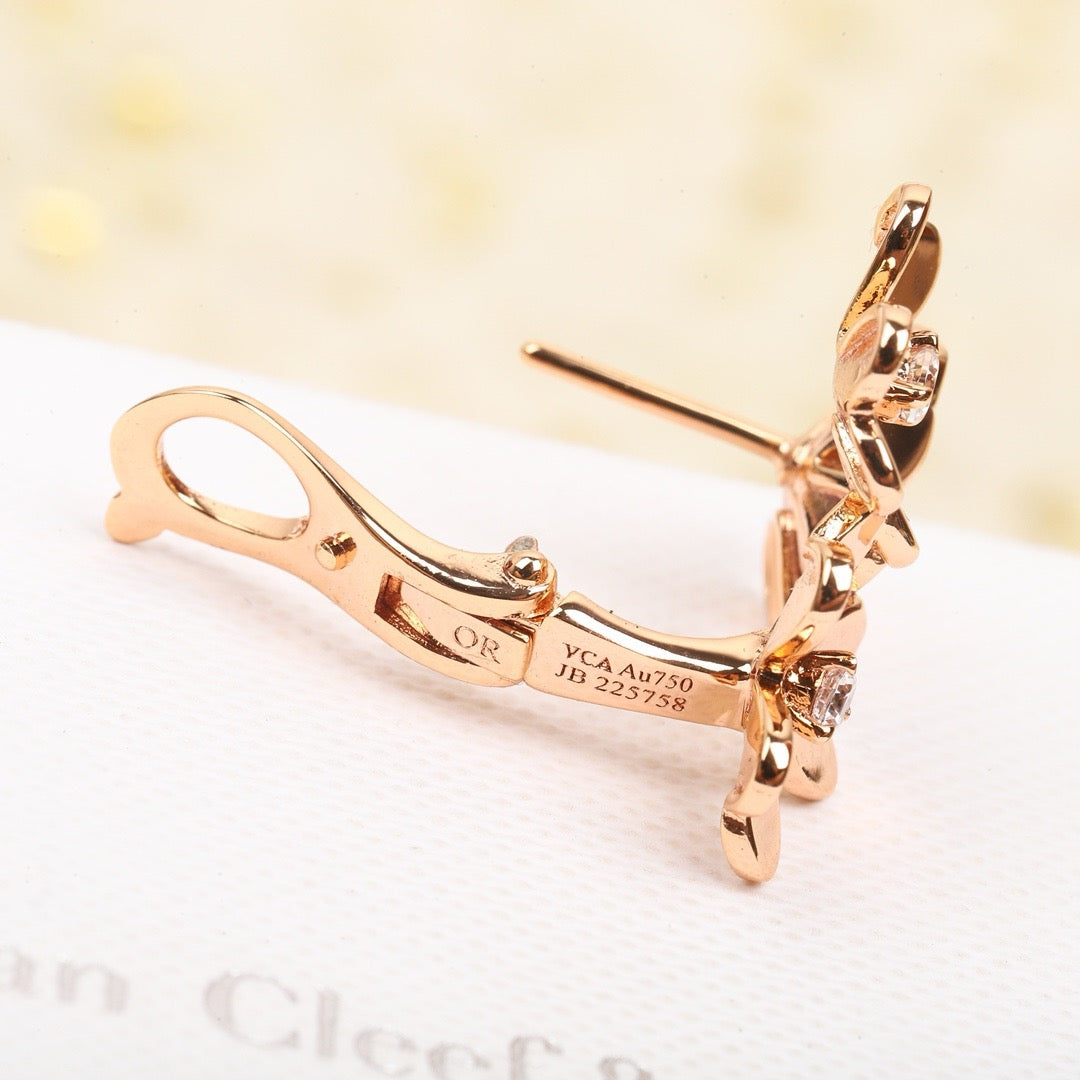 [Eternal Jewelry]Clover huggie earrings