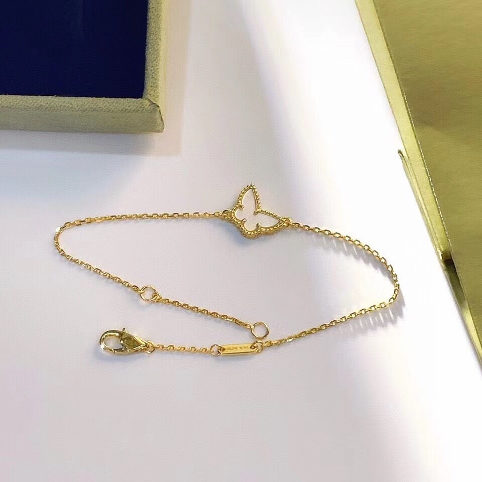 [Eternal Jewelry]Mini Trumpet Butterfly Necklace