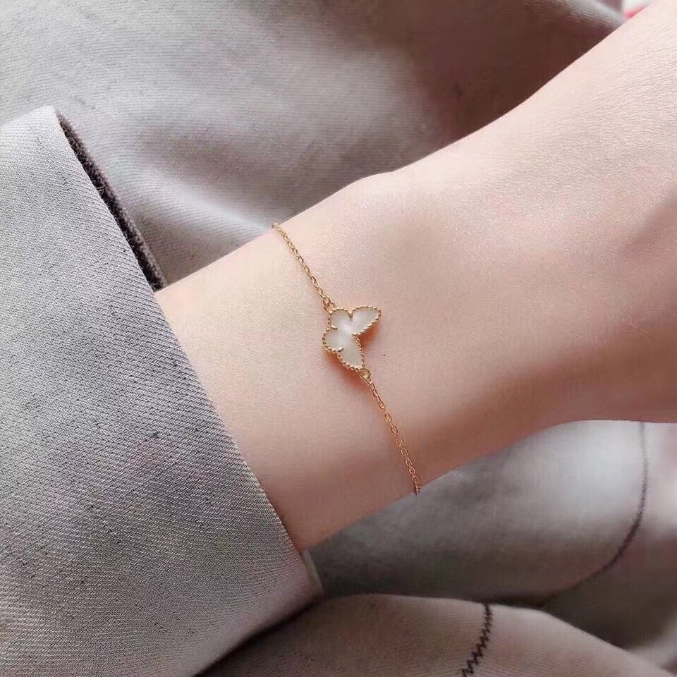 [Eternal Jewelry]Mini Trumpet Butterfly Necklace