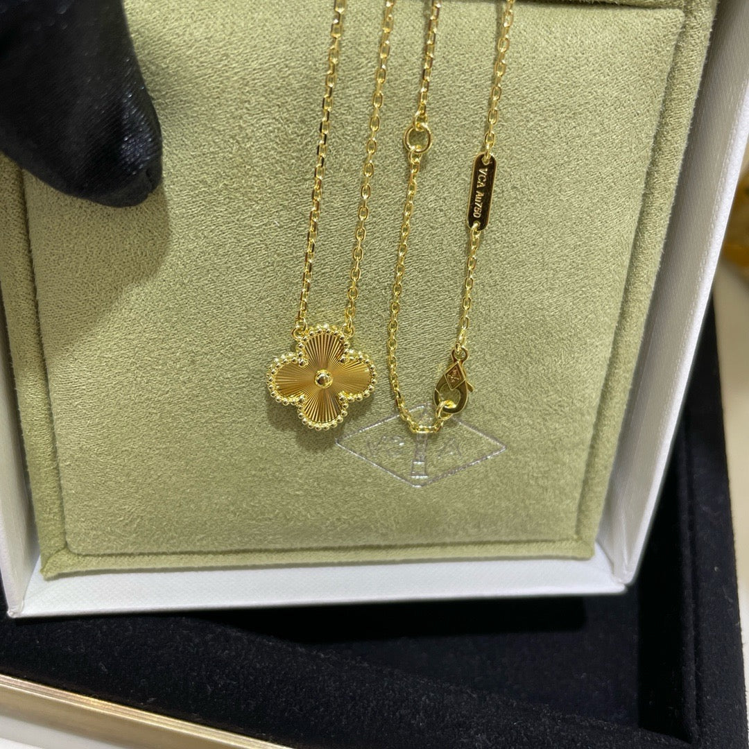 [Eternal Jewelry]CLOVER 15MM LASER NECKLACE
