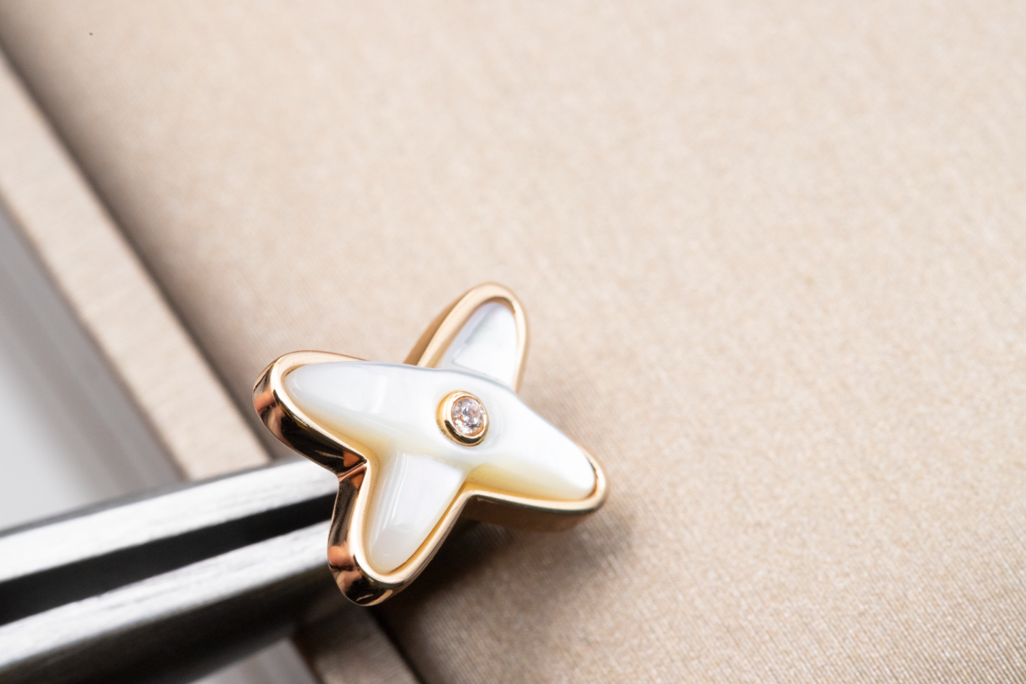 [Eternal Jewelry]JEUX DE WHITE MOP ROSE GOLD DIAMOND EARRINGS