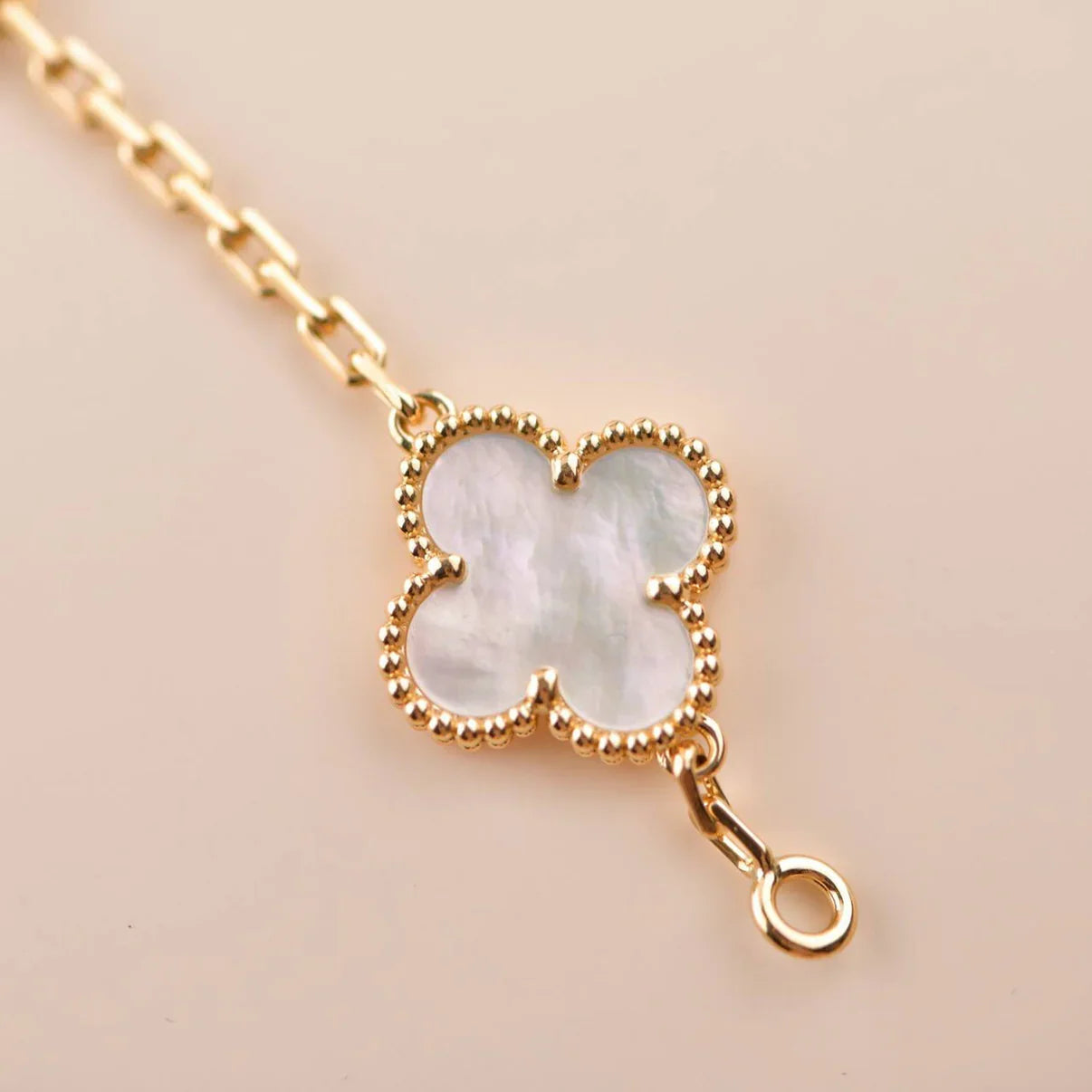 [Eternal Jewelry]CLOVER WHITE PEARL MOP 5 MOTIF BRACELET COLLECTION
