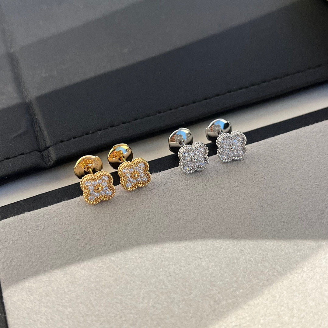 [Eternal Jewelry]CLOVER MINI DIAMOND STUD EARRINGS